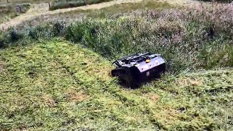 Remote controlled rubber track lawn mower trimmer China manufacturer factory distributor